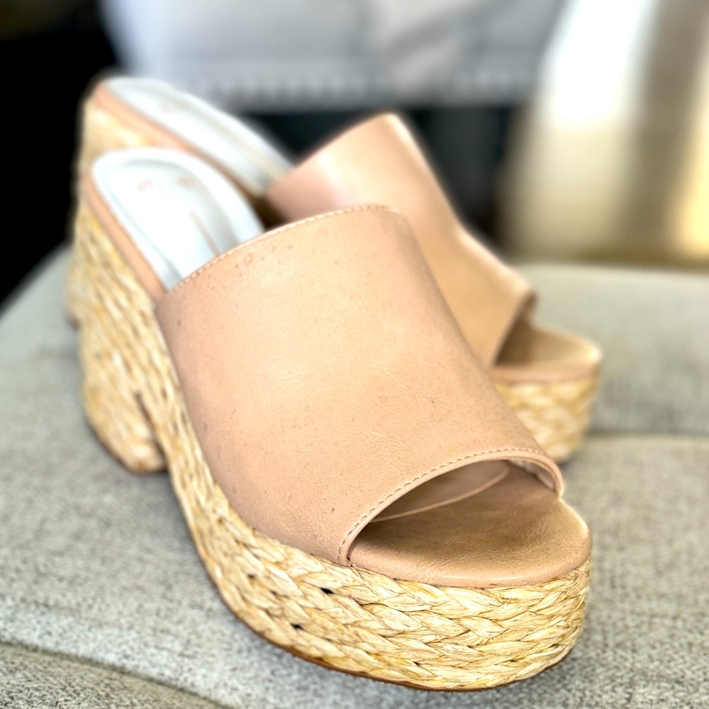 Mi.iM “Ashlyn” raffia sandals